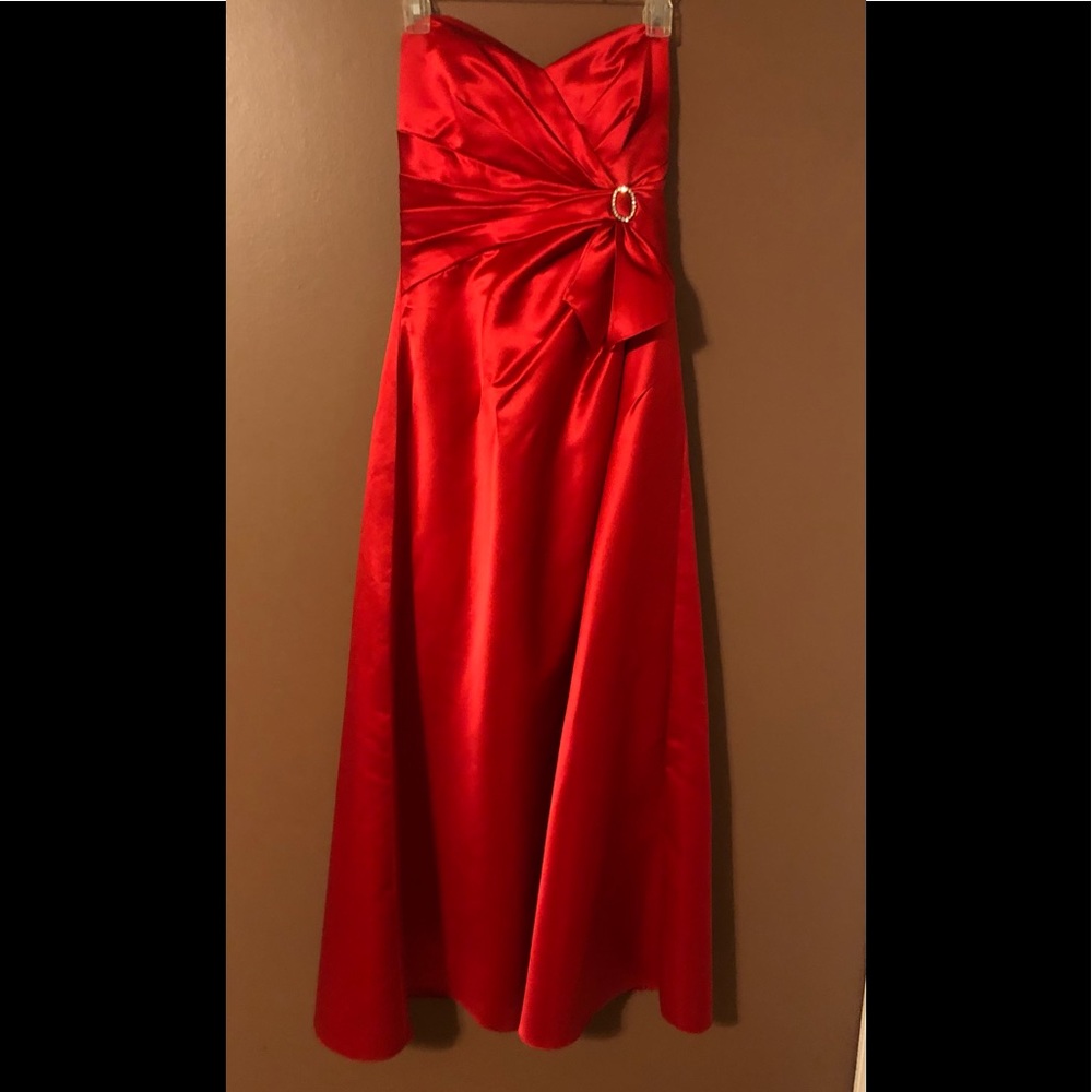 EUC Holiday RED  gown